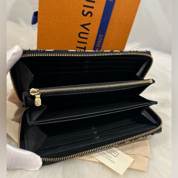 SOLD‼️Louis Vuitton Since 1854 Limited Edition Zippy Wallet - Picture 7 of 16